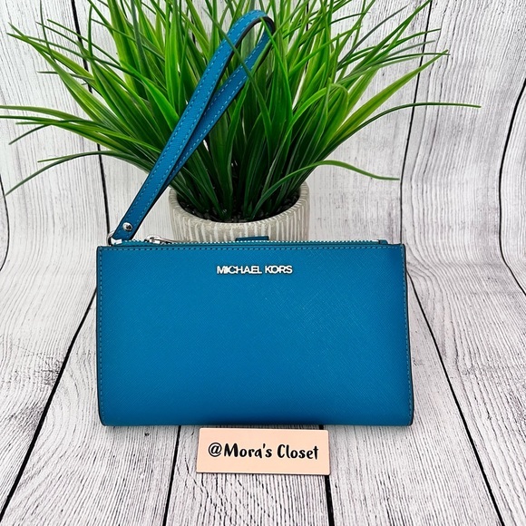 Michael Kors Handbags - Michael Kors Double Zip Wallet/Wristlet